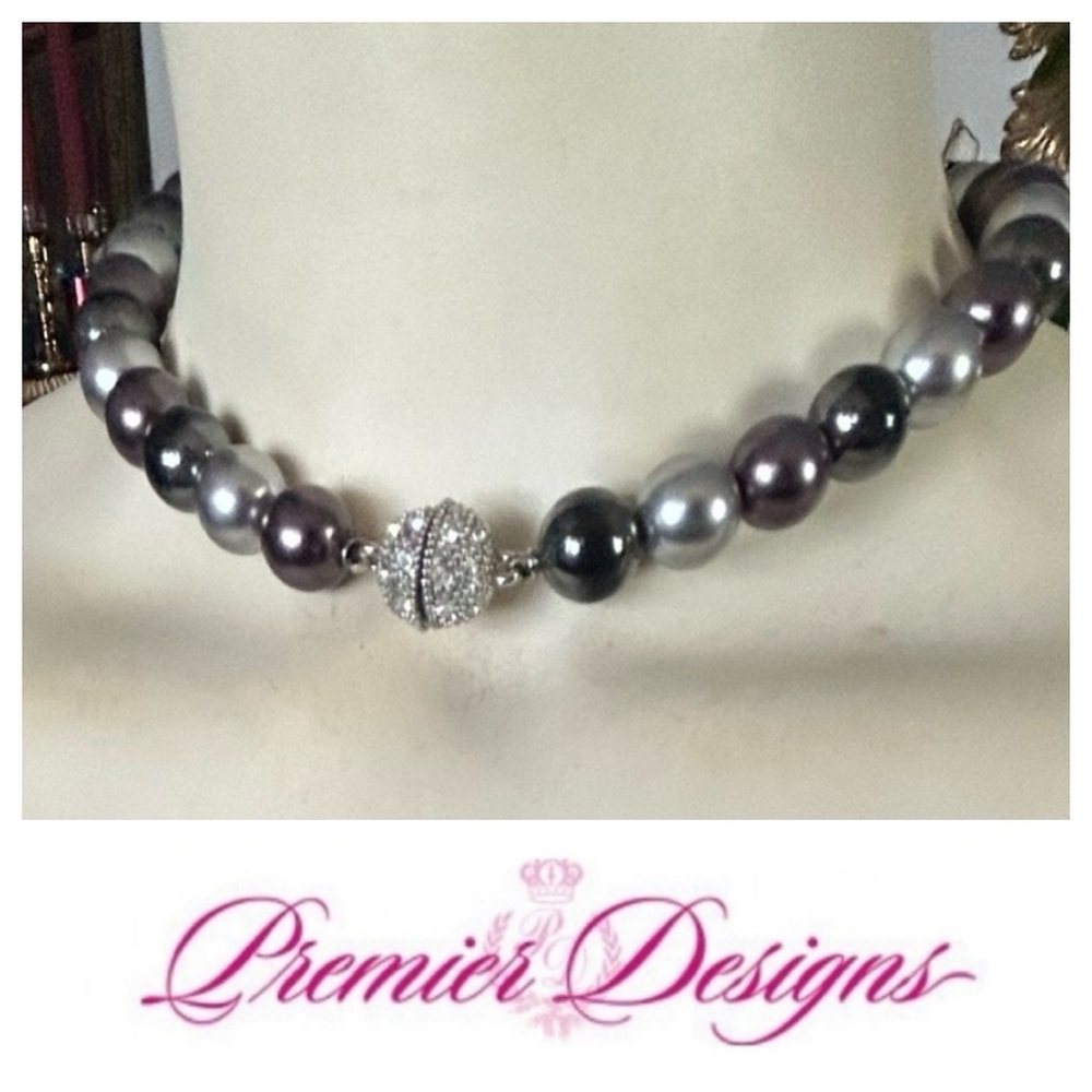 Faux Pearl Choker Necklace